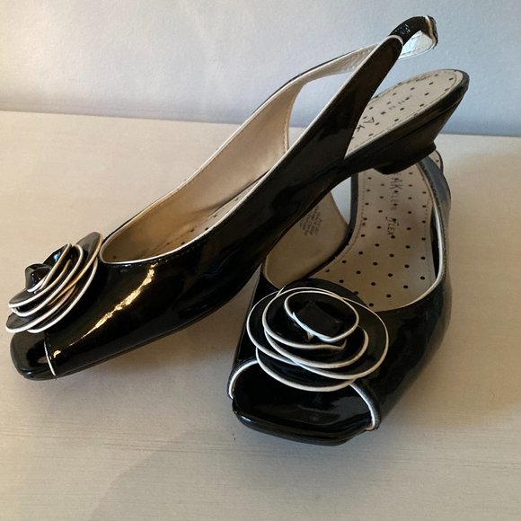 Anne Klein iFlex Black & White Open Toe Shoe - EUC - Picture 1 of 10